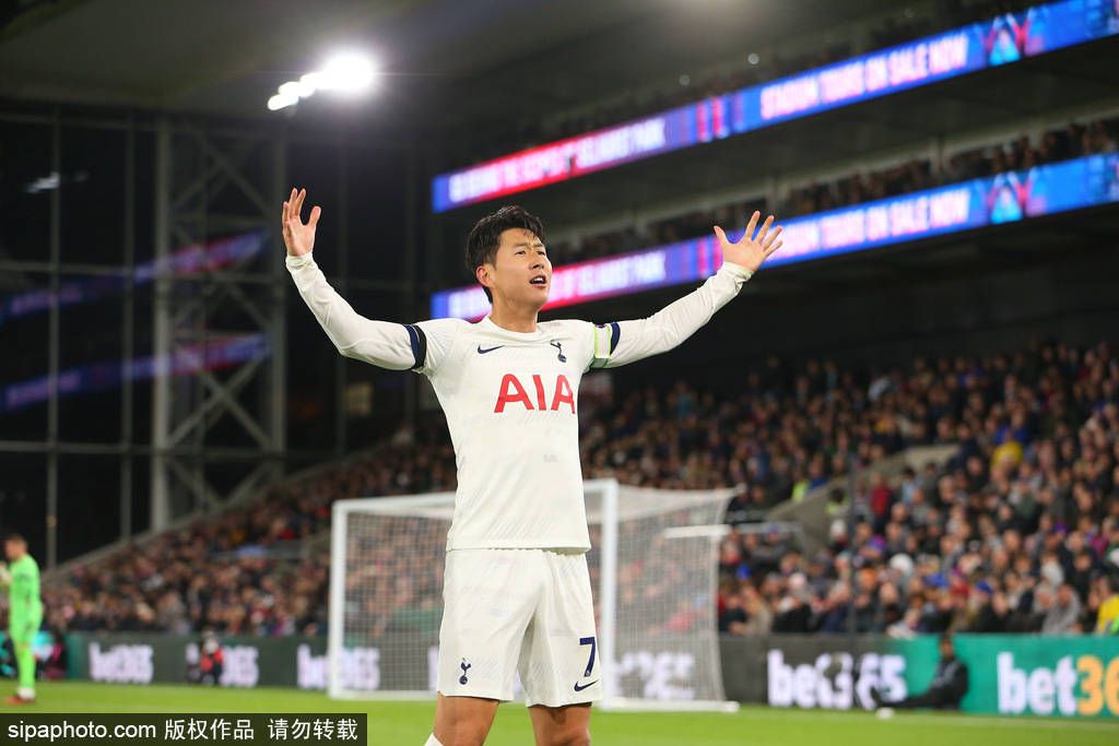 欧联-布莱顿1-0十人雅典AEK 佩德罗造点+点射制胜北京时间12月1日01:45，欧联小组赛第五轮布莱顿挑战雅典AEK的比赛，上半场弗格森低射造险，聚贝尔中柱，下半场若昂佩德罗造点+点射破门，加齐诺维奇直红，最终布莱顿客场1-0十人雅典AEK。
